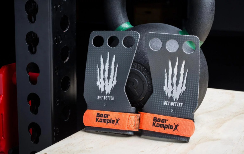 BEAR KOMPLEX 3 HOLE HAND GRIPS - CARBON FIBER
